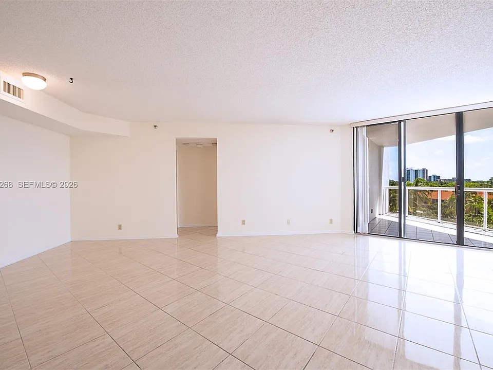 3610 Yacht Club Dr #511