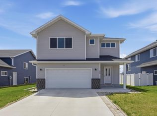 2506 Fulton Loop S, Fargo, ND 58104