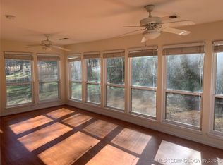 102 South Dr, Hartshorne, OK 74547