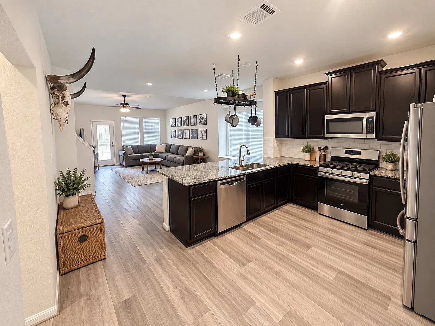 4 bed, 3.5 bath, 2395 sqft, $2,500 — Photo 4