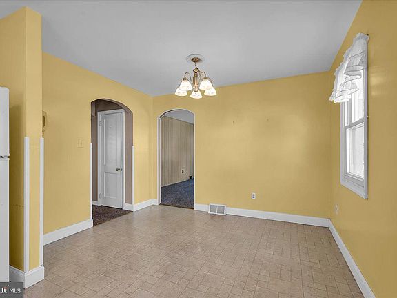 5th image of 36 Ridgley St