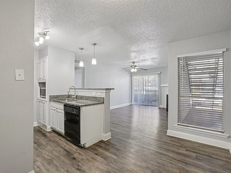 Don't Miss Out Biltmore Homes Leasing Fast — Photo 77