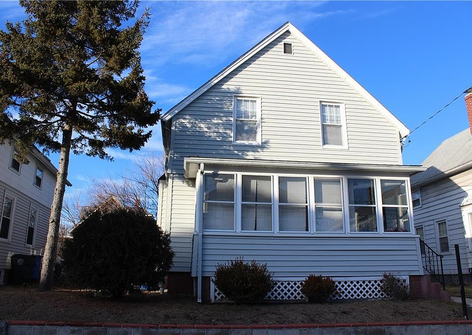 1st image of 221 Narragansett St
