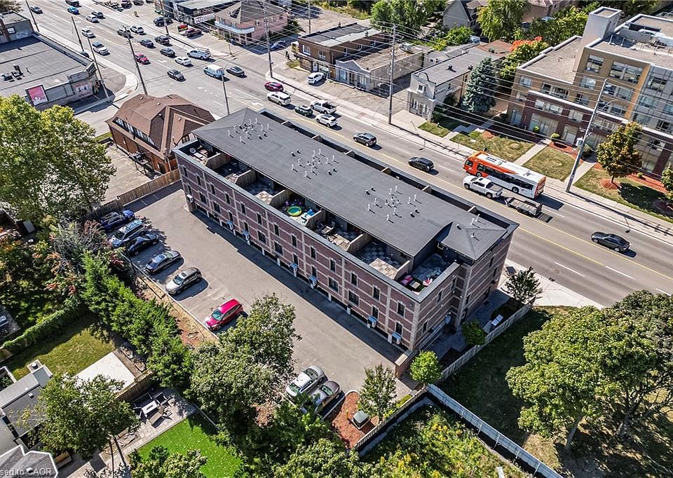1st image of 760 Lakeshore Rd E Unit 213