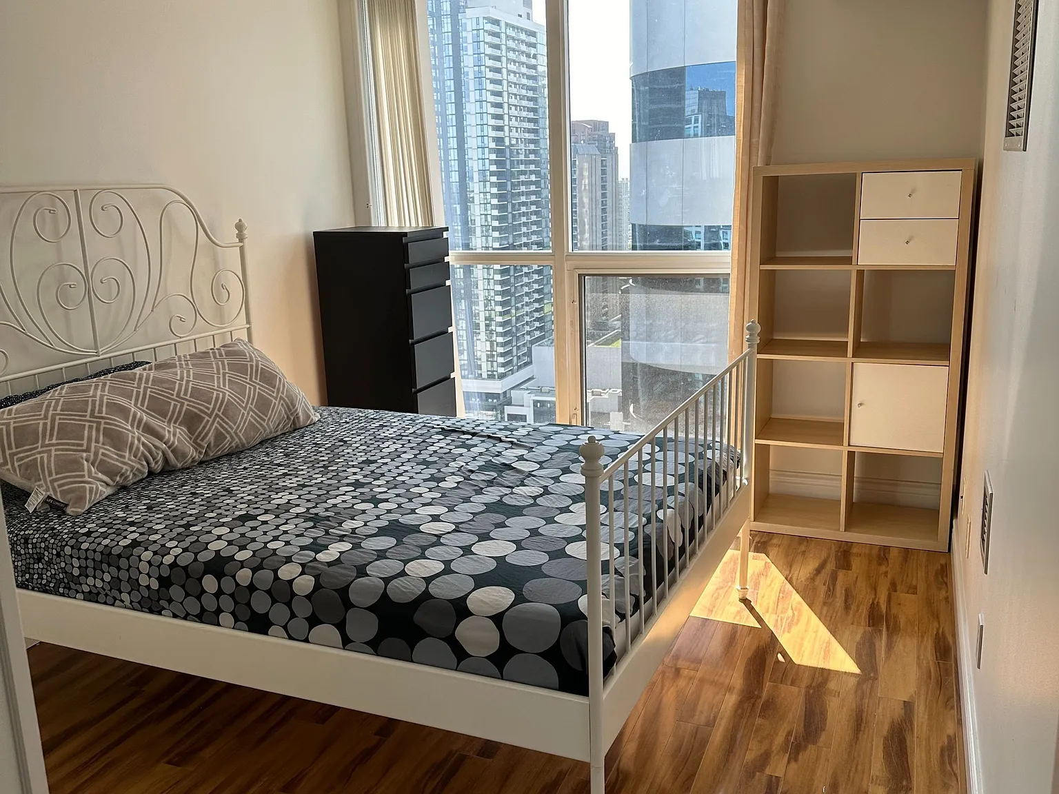 1 bed, $2,390 — Photo 4