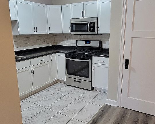 5th image of 4932 S Packard Ave APT 10