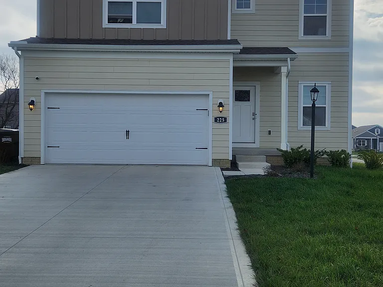 225 Sterndale Dr — Photo 1