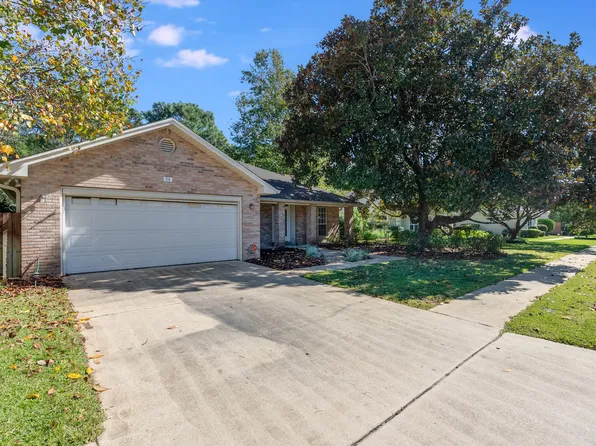 54 Hillcrest Dr, Shalimar, FL 32579