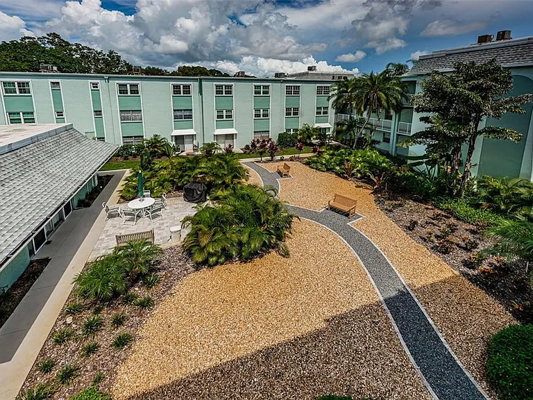 1706 Belleair Forest Dr #322 — Photo 32