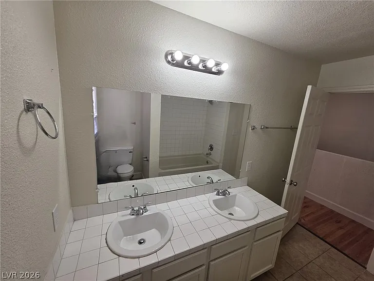 1590 Mustang Dr — Photo 29
