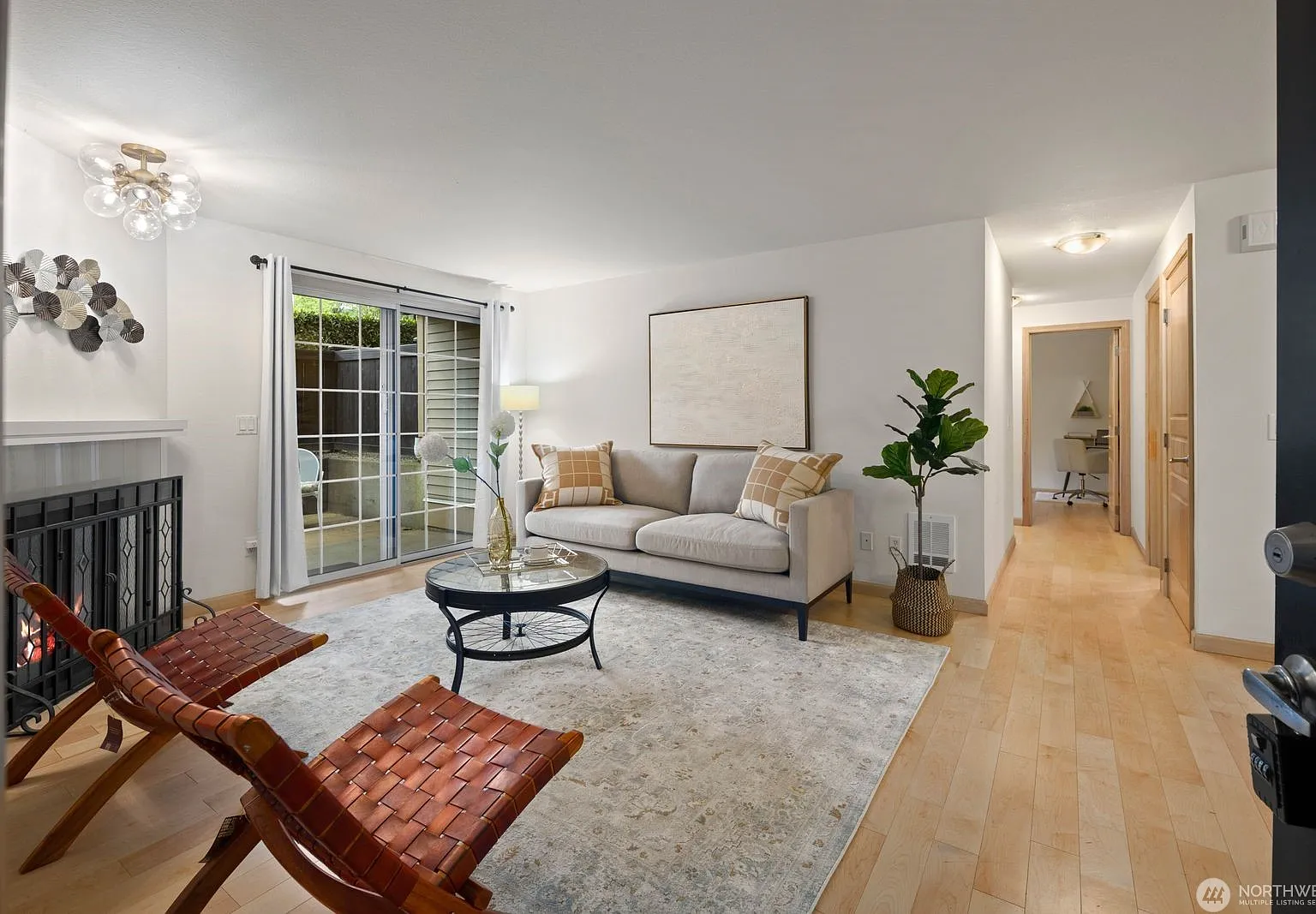 2 bed, 988 sqft, $2,695 — Photo 2