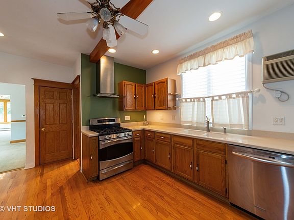 3rd image of 4225 N Melvina Ave