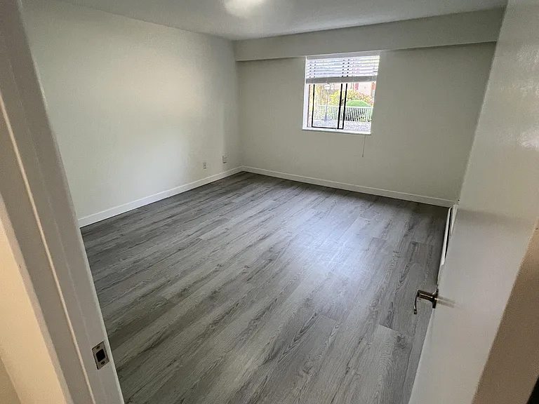 549 Dansey Ave — Photo 32