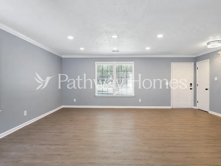 4254 Southvale Dr — Photo 4