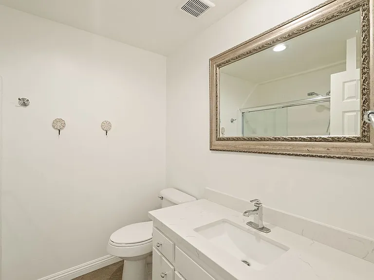1720 Ardmore Ave #221 — Photo 17