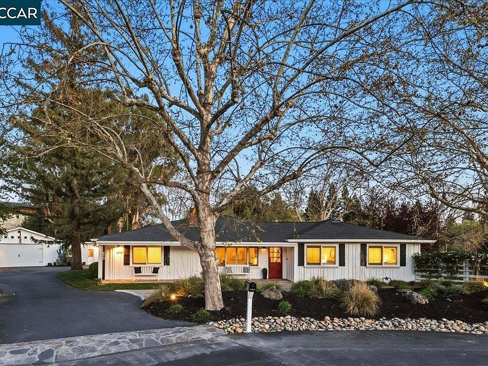 1st image of 10 Donna Ln