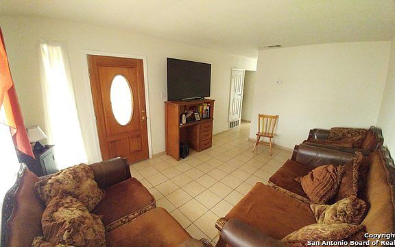 4th image of 522 Riverdale Dr