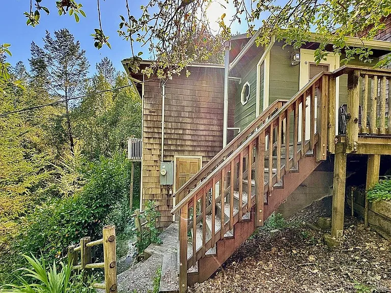 240 Farrell Dr — Photo 11