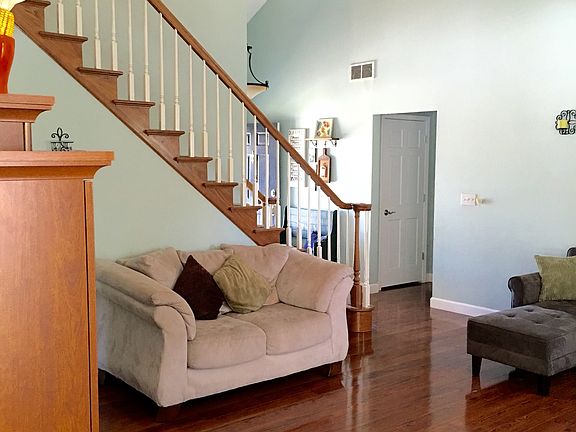 4th image of 1581 Maplewood Ct