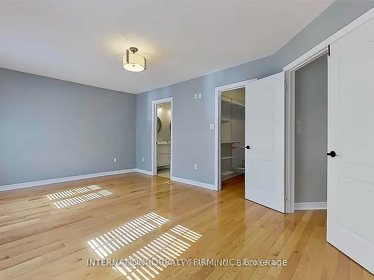 2 Dolce Cres — Photo 17