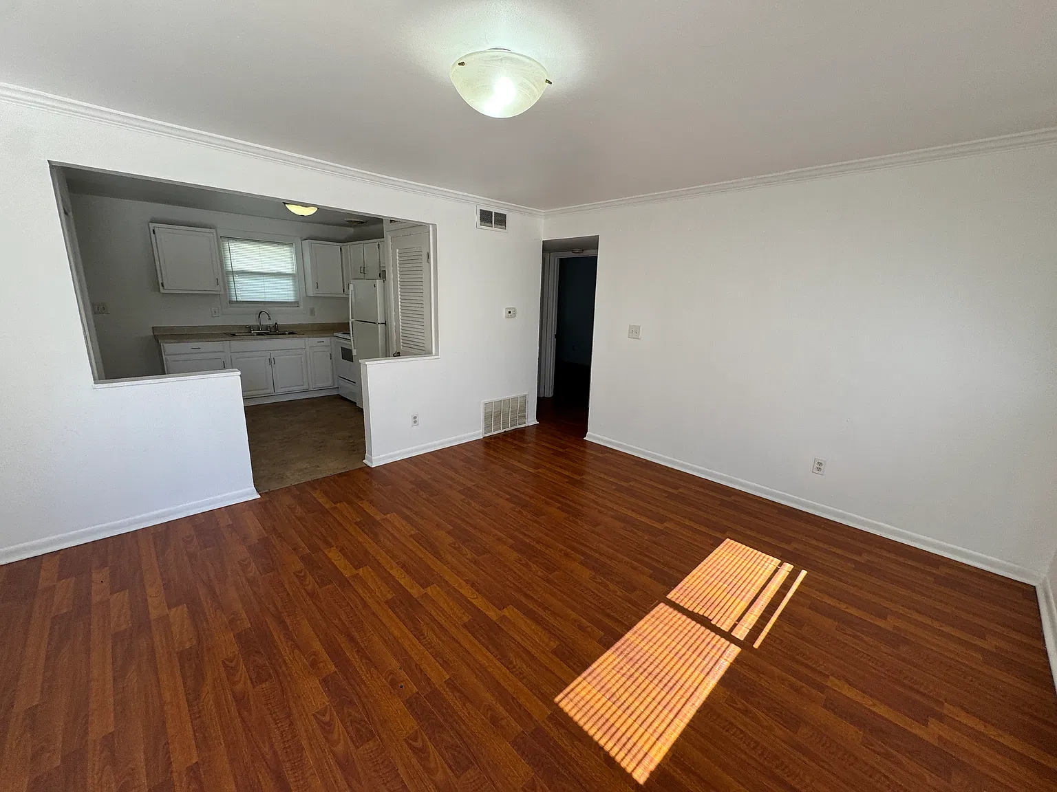 2 bed, $1,200 — Photo 2