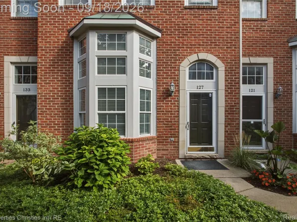 127 N Georgetown Sq, Royal Oak, MI 48067