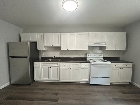 3rd image of 40 12th Ave APT 4