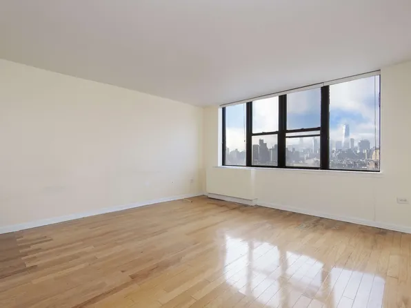 222 West 14th Street image 1 of 6