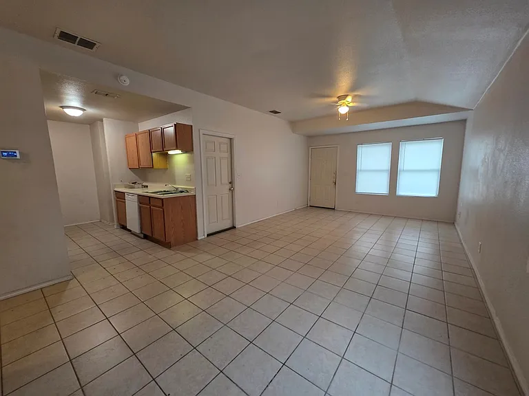 1210 Chaparral St #3B — Photo 2