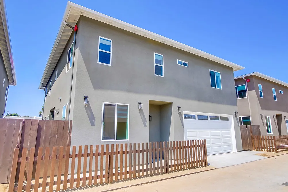 5 bed, 4.5 bath, 2627 sqft, $5,500 — Photo 2