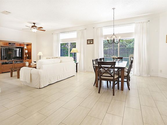 5th image of 4076 Staghorn Ln