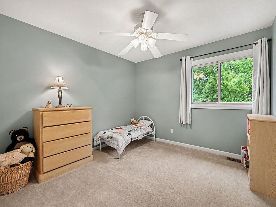 45128 Glengarry Rd, photo 14