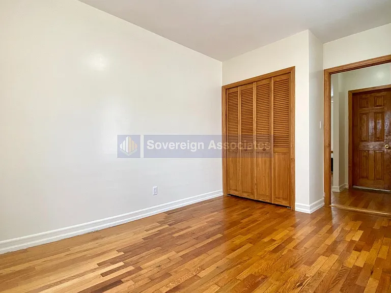 10 Adrian Ave #3B — Photo 7
