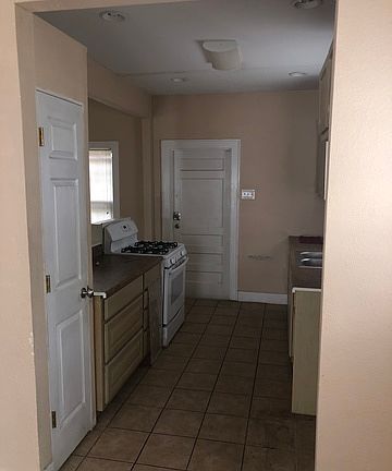 4th image of 1434 W Craig Pl