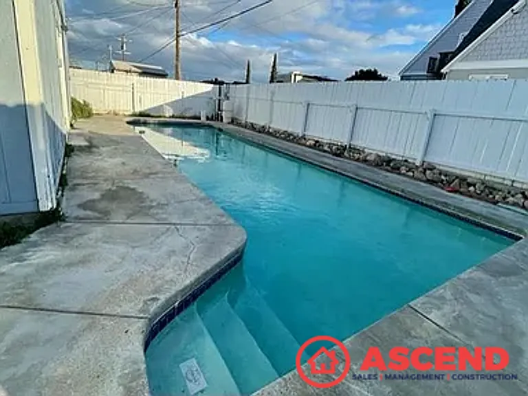 229 Philippine St — Photo 13