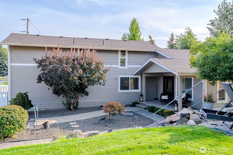 3rd image of 2121 Pleasant Hill Road