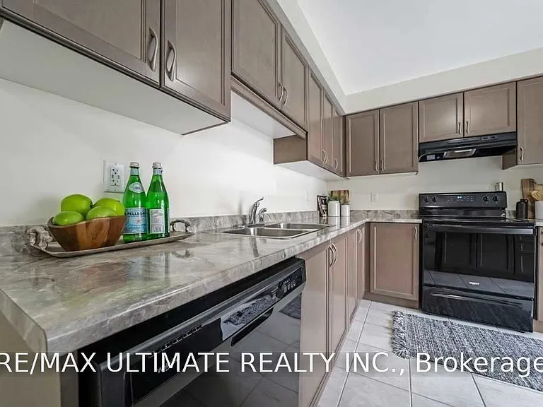 2444 Fall Harvest Cres — Photo 12