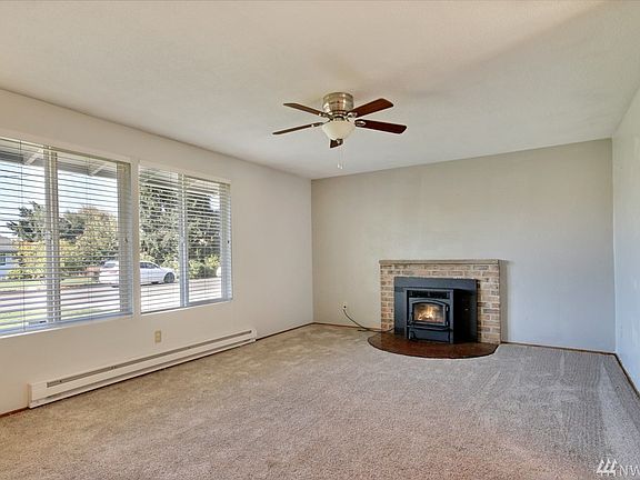 5th image of 13517 103rd Ave E