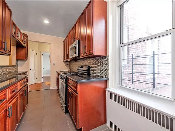 4th image of 69-09 108th St #6O4