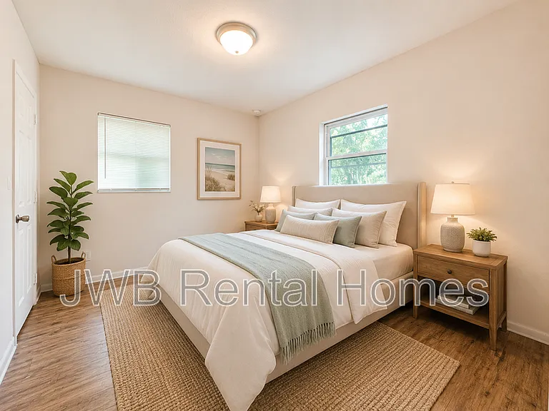 1059 Glencarin St — Photo 7