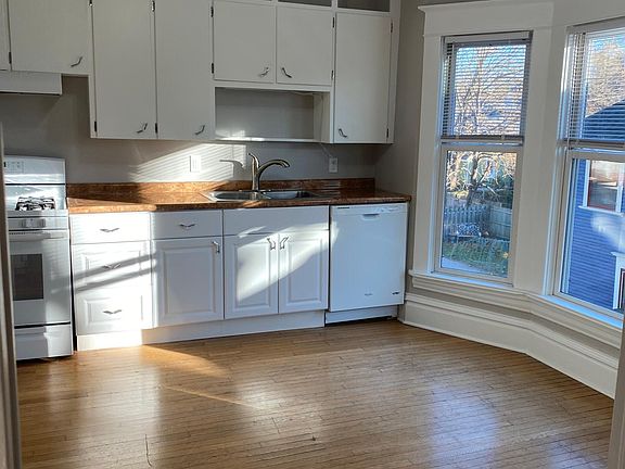 3rd image of 558 Madison Ave SE