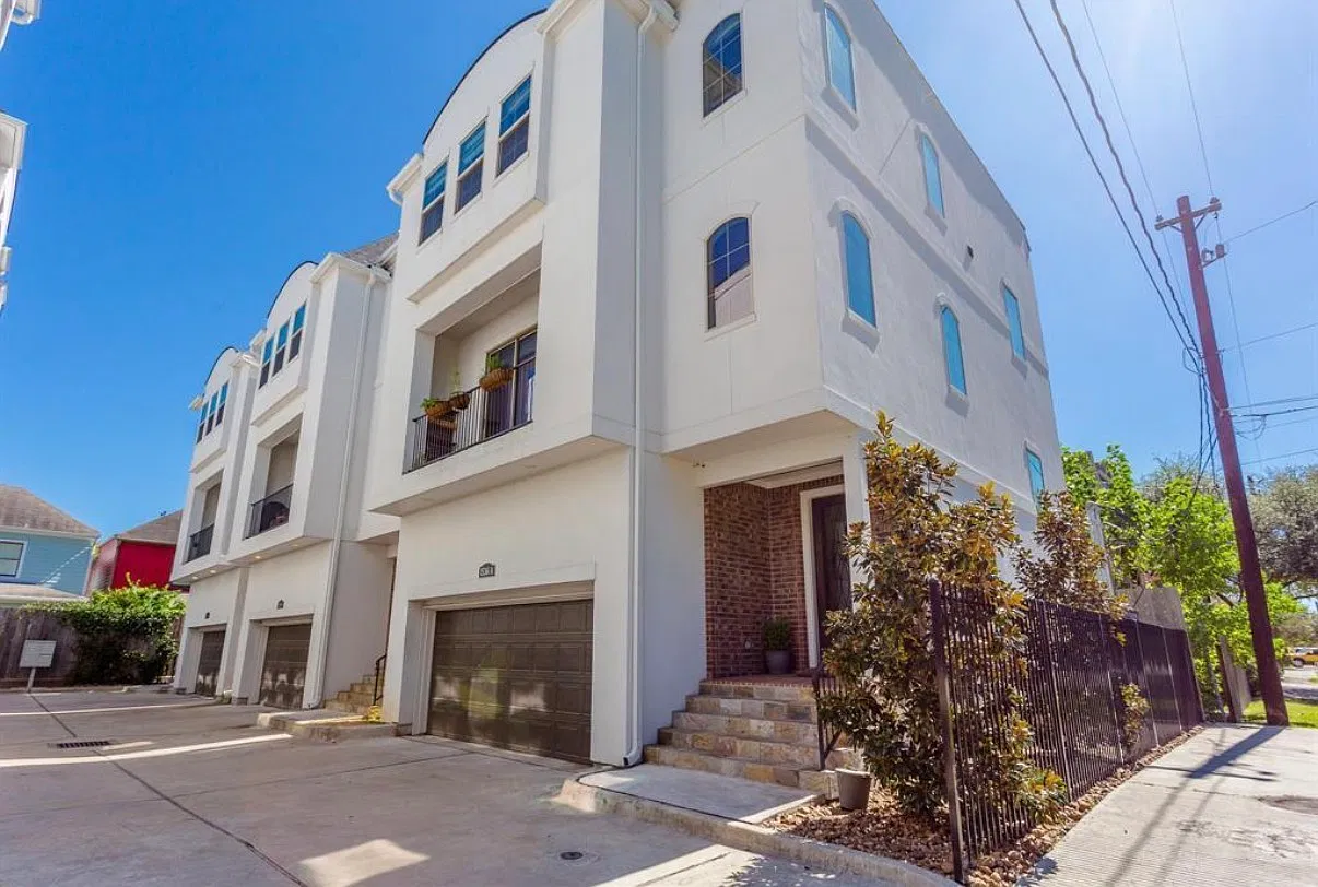 3 bed, 3.5 bath, 2544 sqft, $3,500 — Photo 1