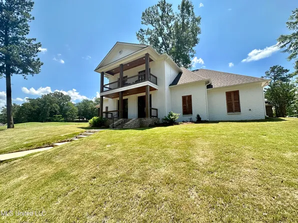 100 Pine Ridge Dr, Canton, MS 39046