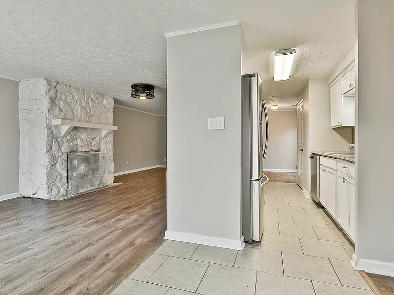 105 Hamilton Rd — Photo 2