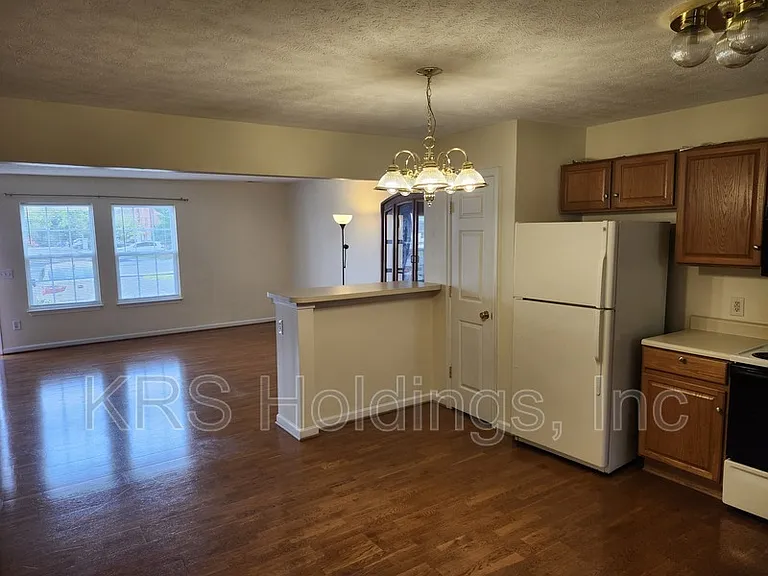 327 Emerson Ln — Photo 8