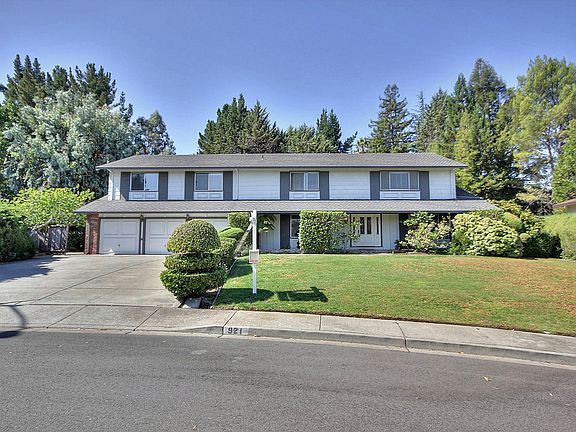 Welcome to 921 Maricaibo Place...