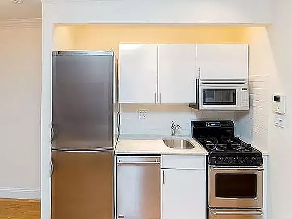 3rd image of 340 E 55th St APT 5C