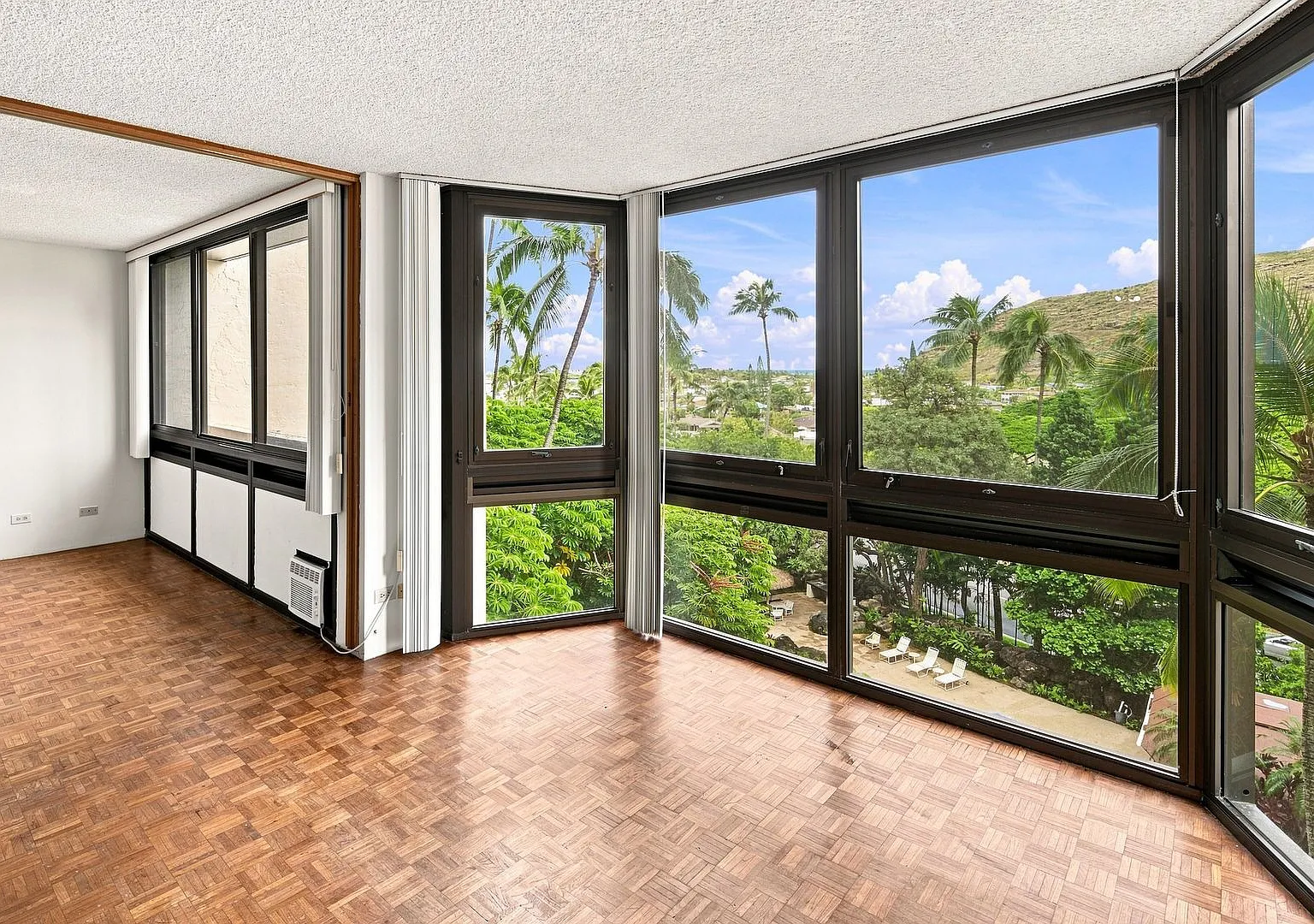 Mauna Luan - 2 Bedroom, 2 Bathroom, 2 Parking — Photo 1
