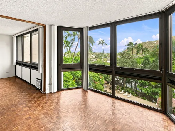 531 Hahaione St #25E, Honolulu, HI 96825