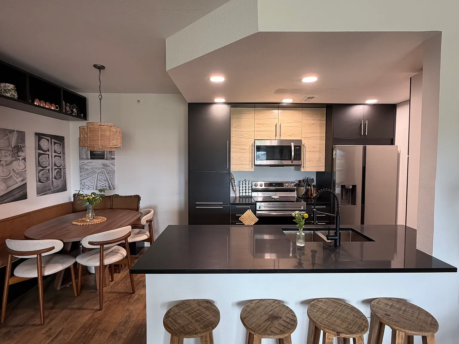 2 bed, 1056 sqft, $2,195 — Photo 2